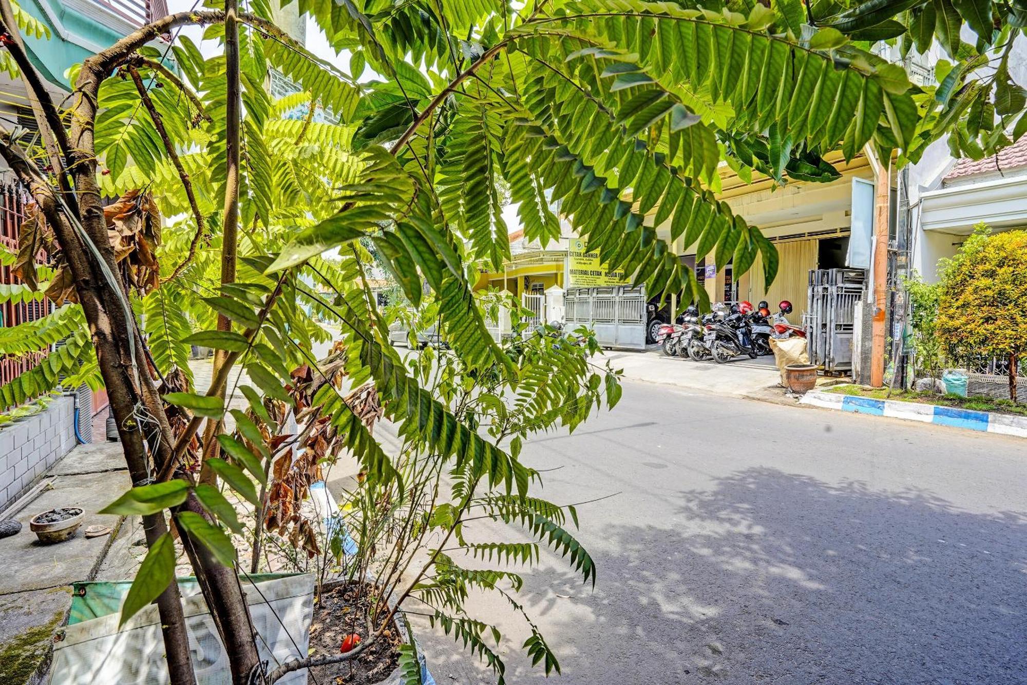 Hotel Spot On 91716 Kost Yy Syariah à Mojokerto Extérieur photo