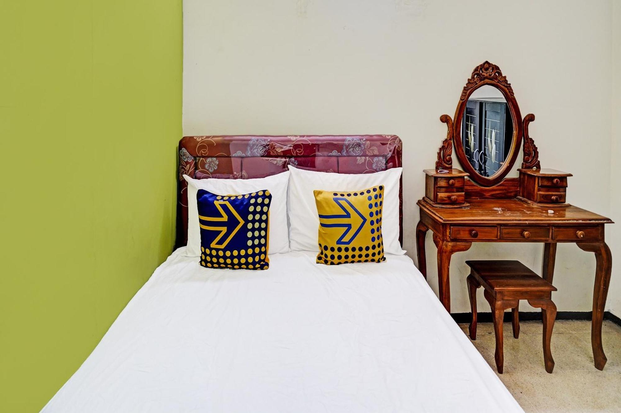 Hotel Spot On 91716 Kost Yy Syariah à Mojokerto Extérieur photo