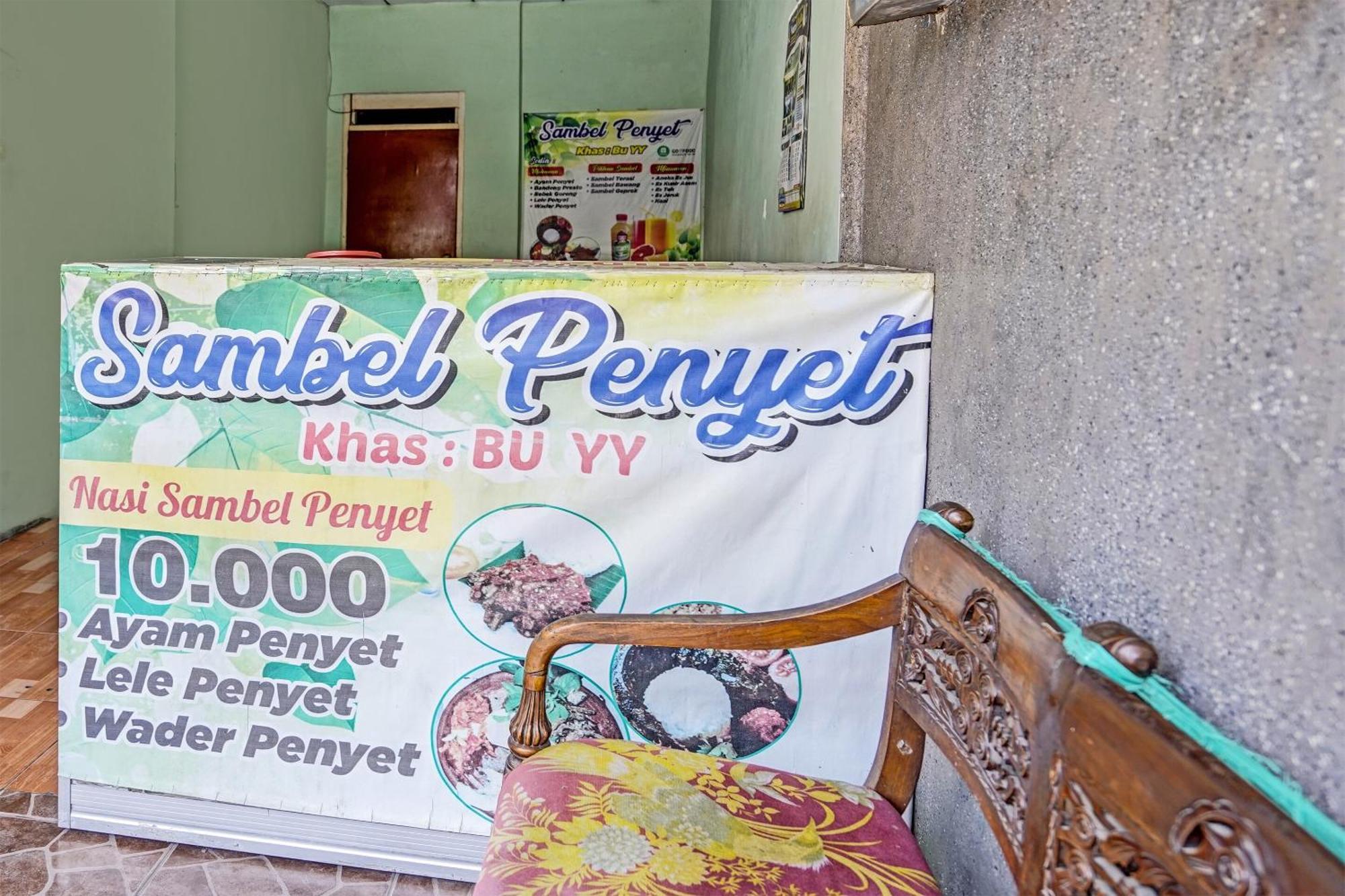 Hotel Spot On 91716 Kost Yy Syariah à Mojokerto Extérieur photo
