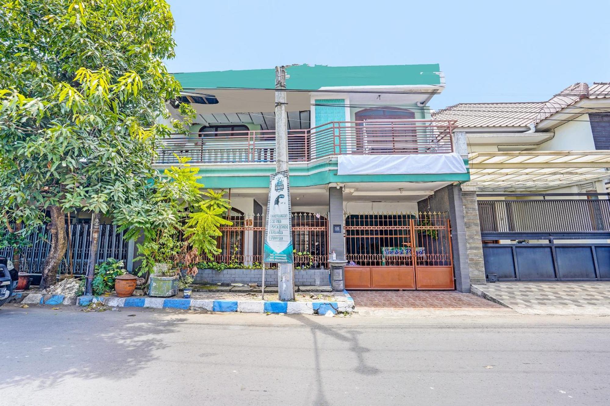 Hotel Spot On 91716 Kost Yy Syariah à Mojokerto Extérieur photo