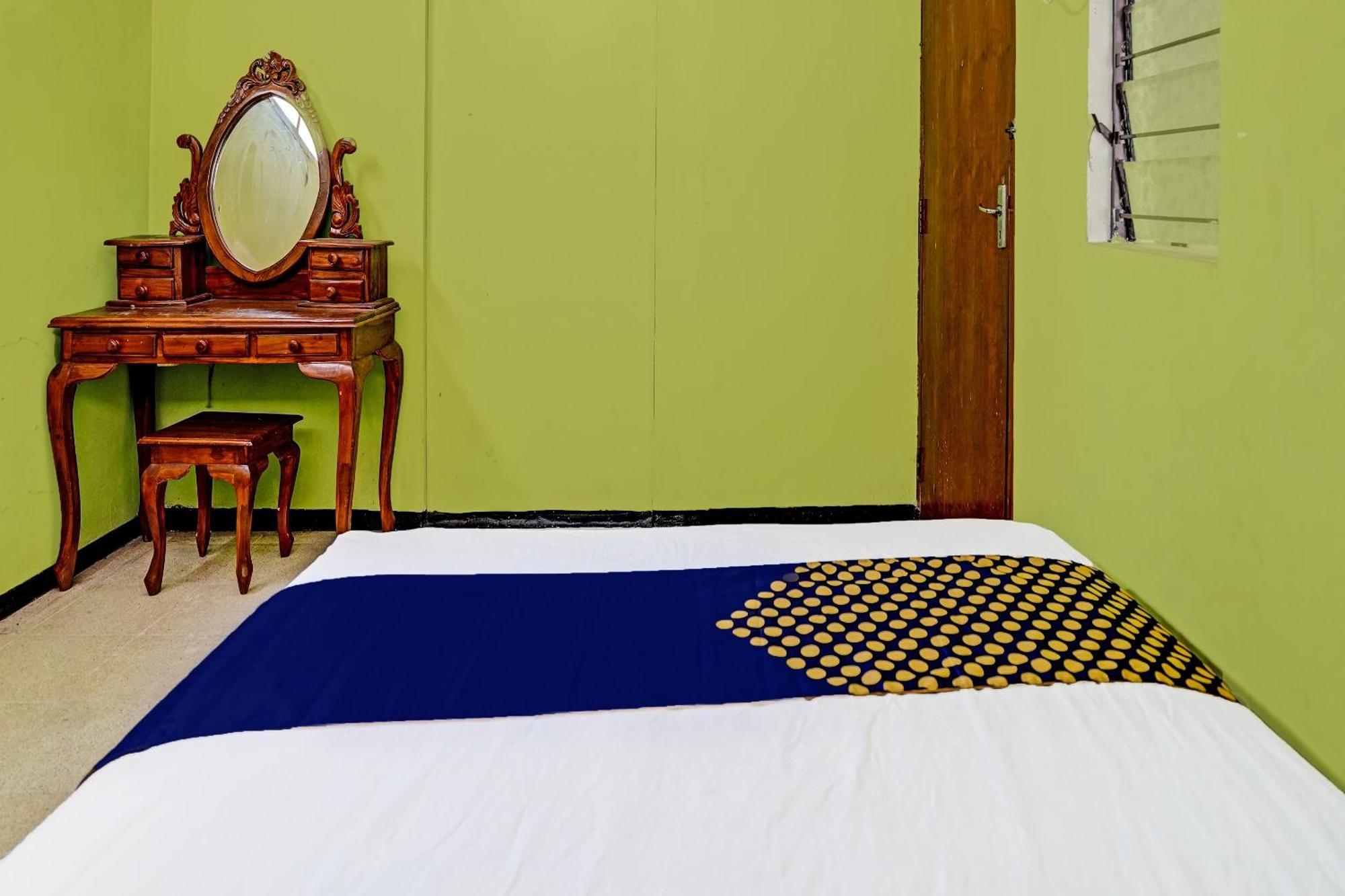 Hotel Spot On 91716 Kost Yy Syariah à Mojokerto Extérieur photo