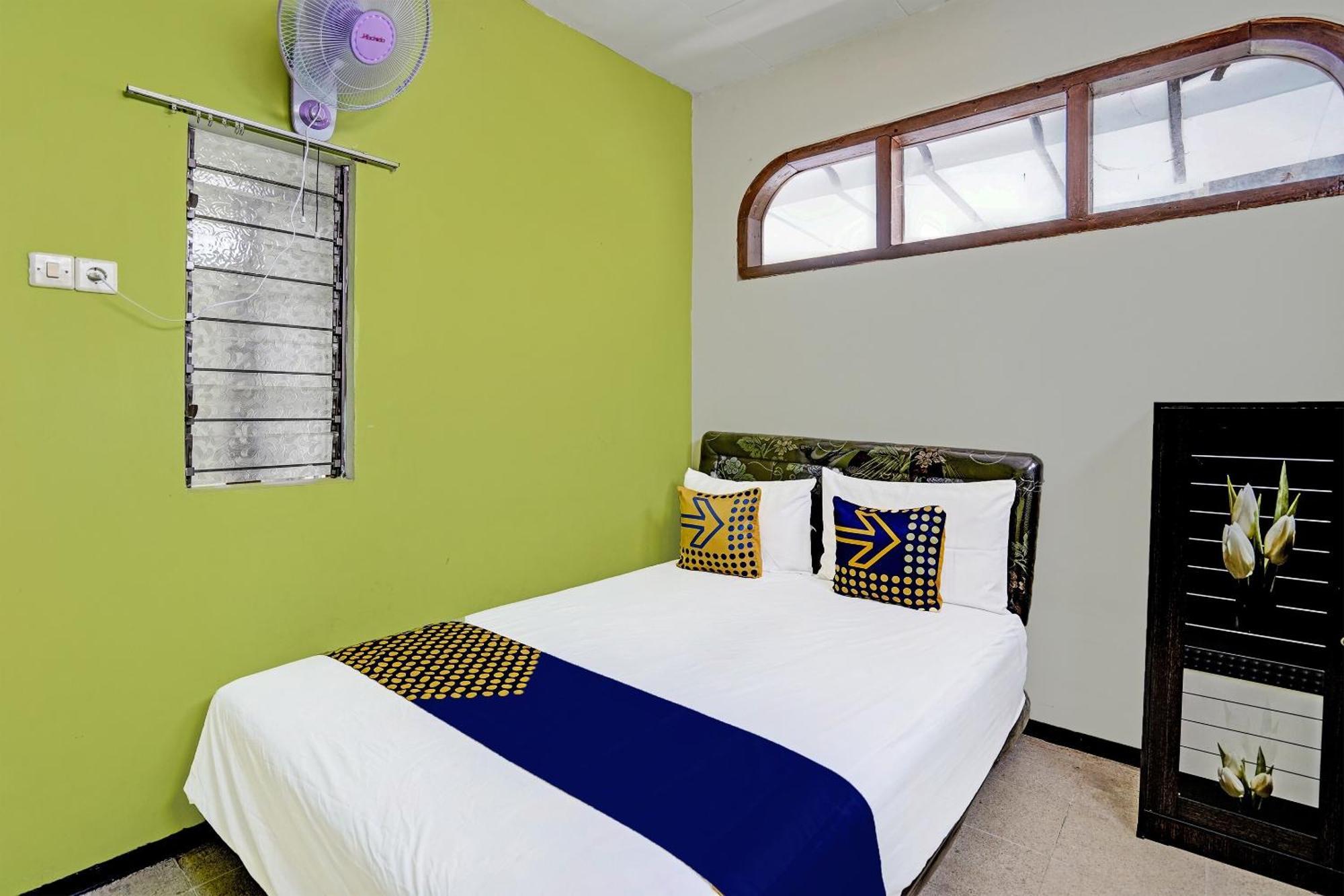 Hotel Spot On 91716 Kost Yy Syariah à Mojokerto Extérieur photo