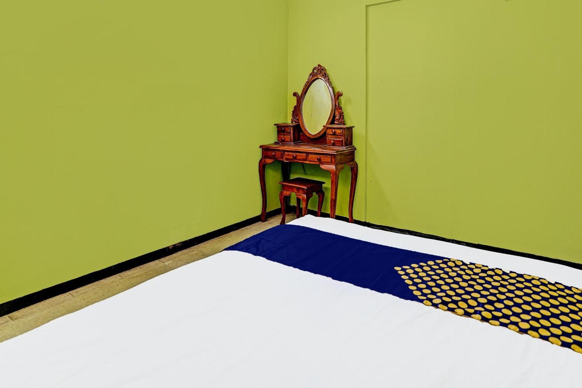 Hotel Spot On 91716 Kost Yy Syariah à Mojokerto Extérieur photo